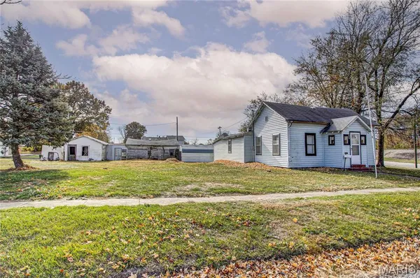 $60,000 | 338 West Rowe Street, Roodhouse, IL 62082