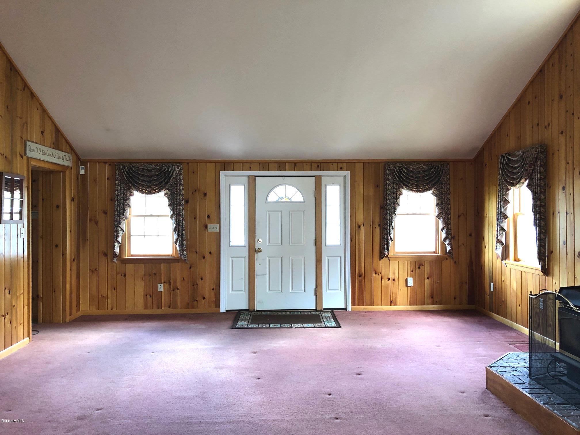 560 South State Road Cheshire, MA 01225 - Photo 8 of 19 Great Room 3