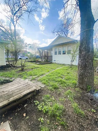 $1,850 | 308 North Shawnee Street, Ennis, TX 75119