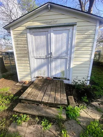 $1,850 | 308 North Shawnee Street, Ennis, TX 75119