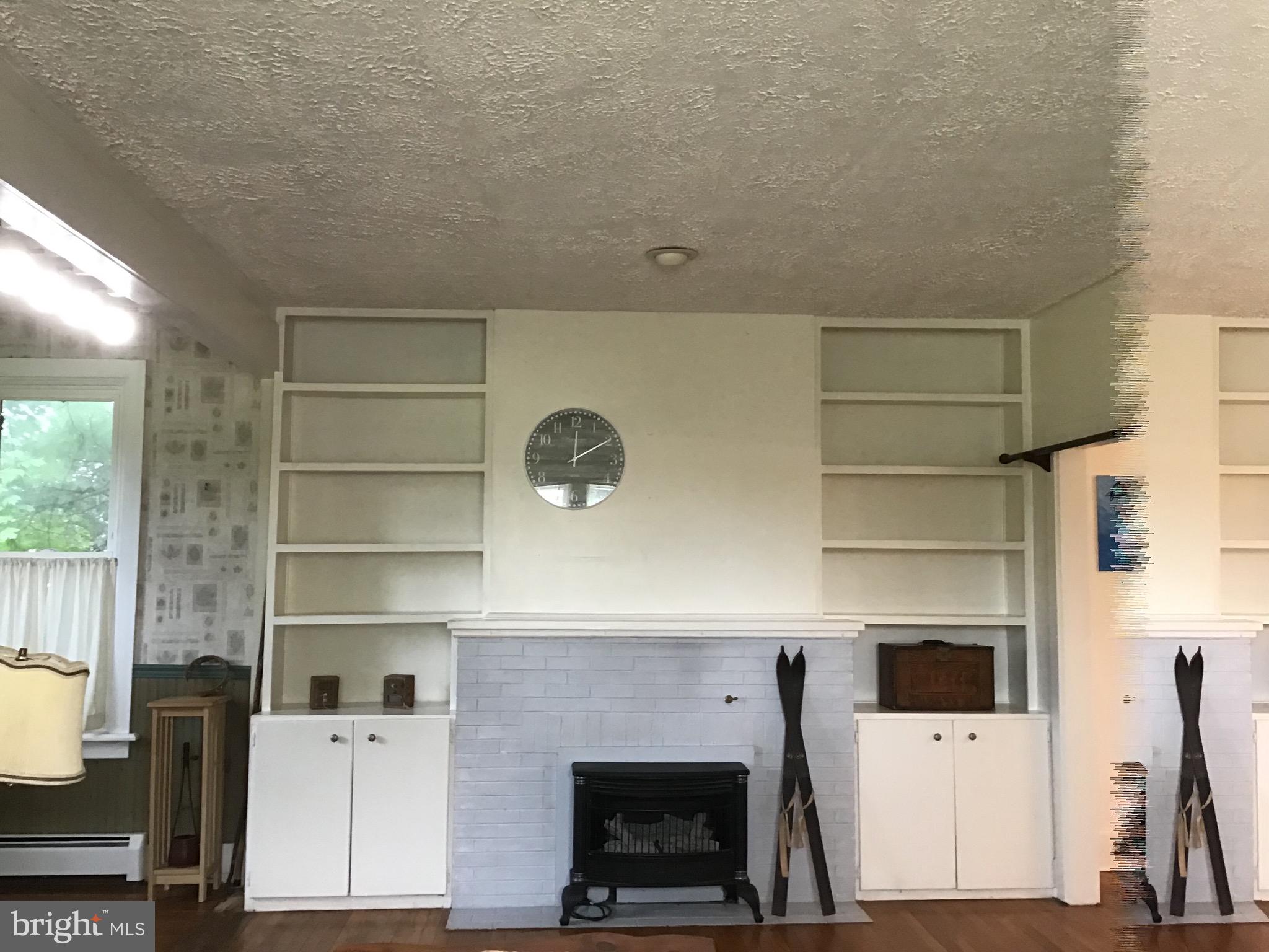 2496 Cornwall Road Lebanon, PA 17042 - Photo 6 of 17 Double Living room