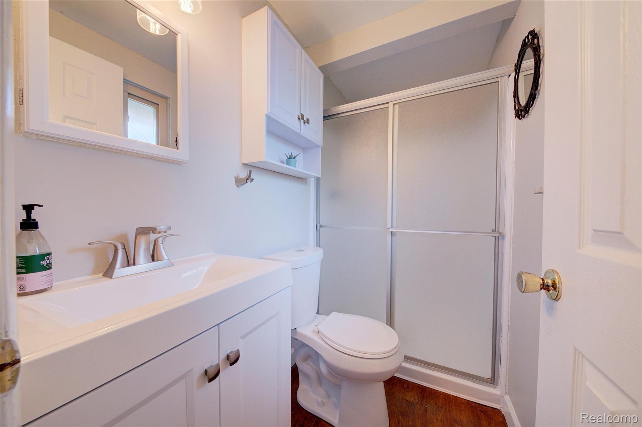 45800 Drexel Road Canton, MI 48187 - Photo 31 of 49 30 Master Bathroom.jpg