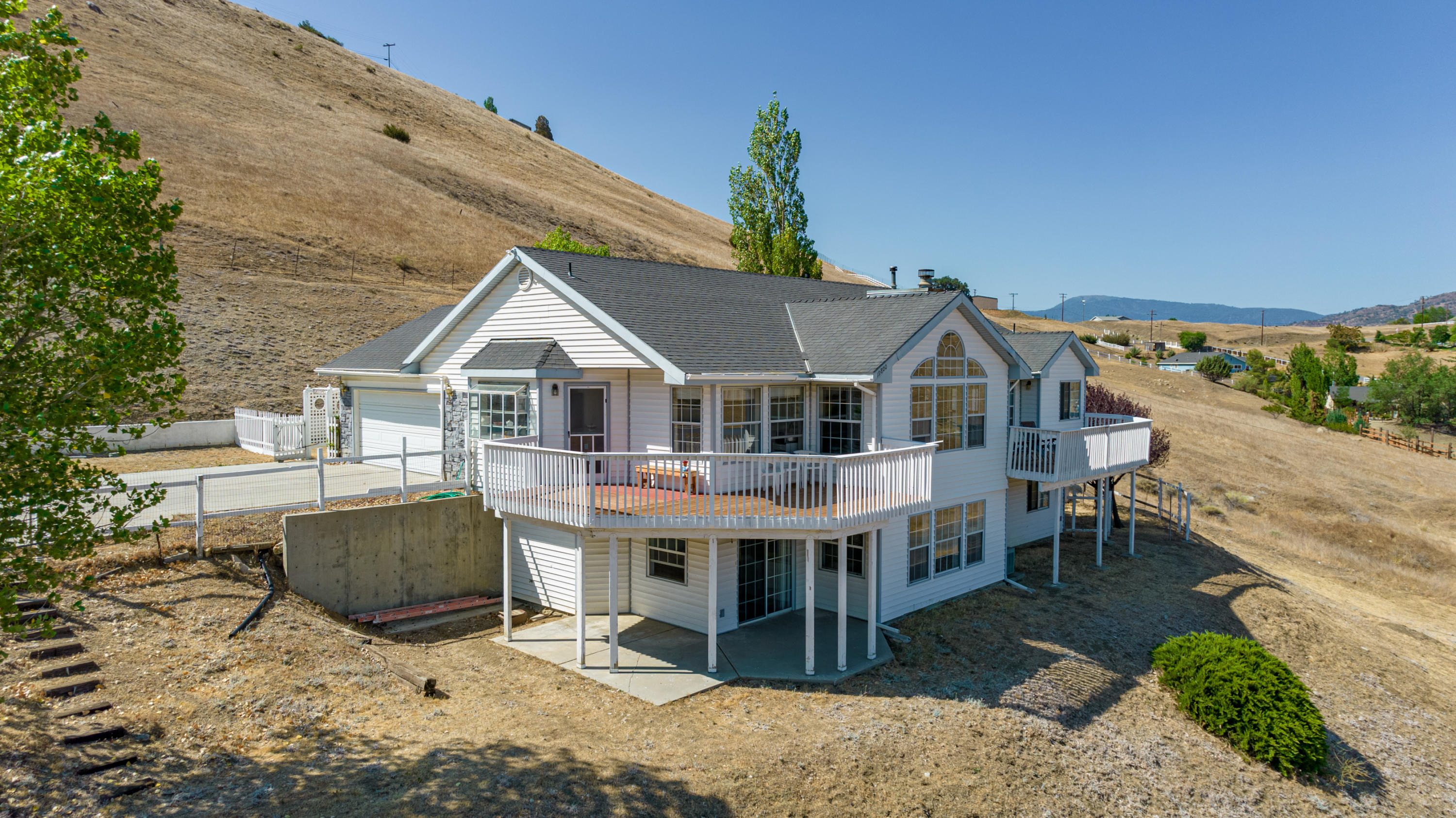 19800 Pine Ridge Drive Tehachapi, CA 93561 - Photo 2 of 46 DJI_000912