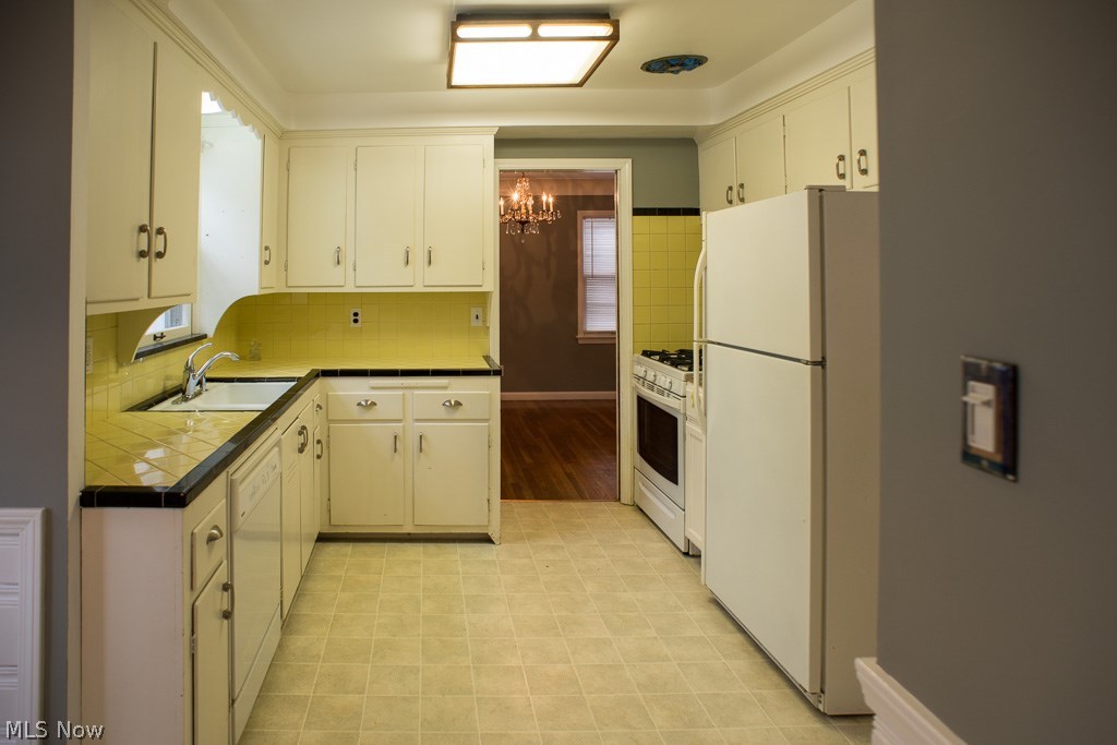 4029 Silsby Road University Heights, OH 44118 - Photo 7 of 14 Kitchen