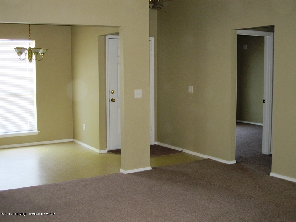 1117 Shasta Drive Amarillo, TX 79110 - Photo 11 of 31 Dining Room/Entry