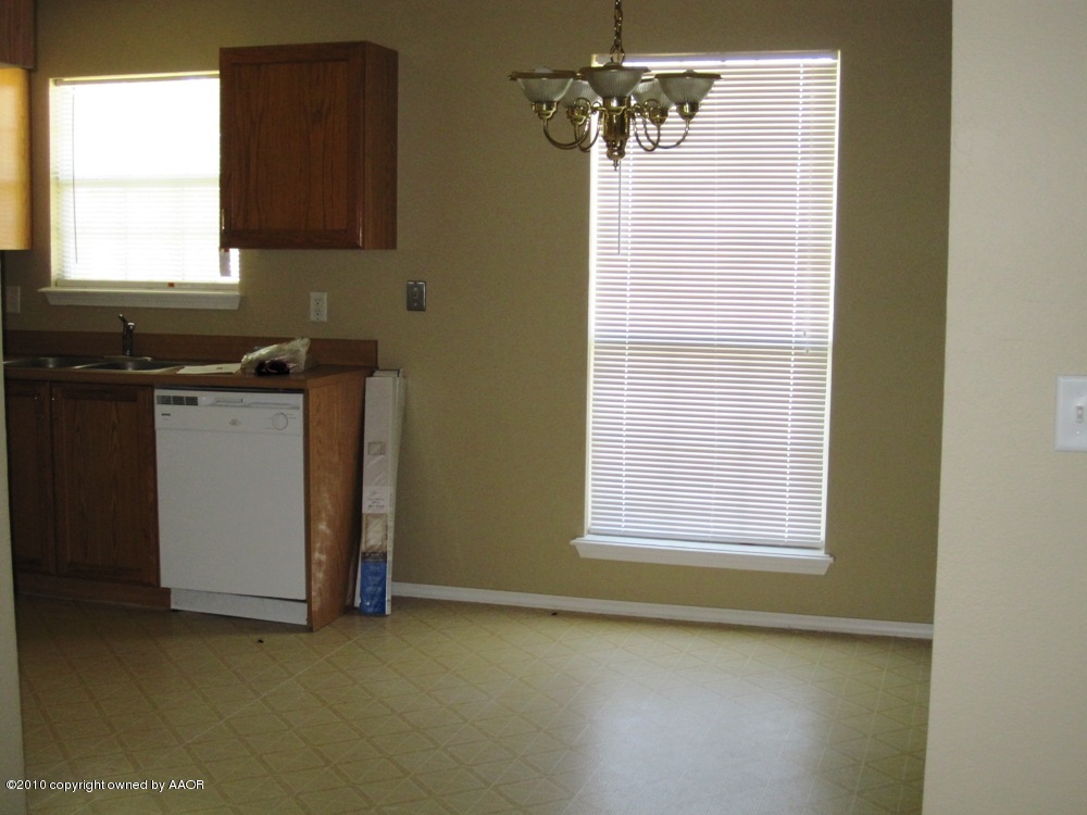 1117 Shasta Drive Amarillo, TX 79110 - Photo 13 of 31 Kitchen/Dining Room