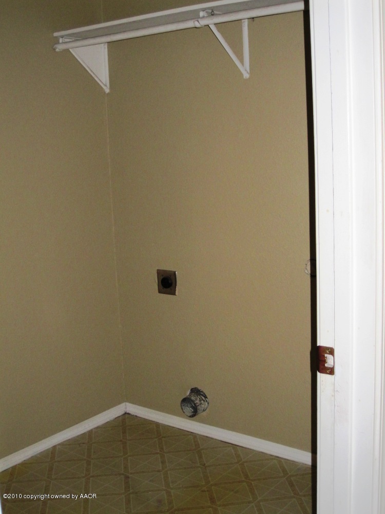 1117 Shasta Drive Amarillo, TX 79110 - Photo 15 of 31 Laundry Room