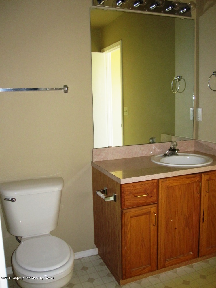 1117 Shasta Drive Amarillo, TX 79110 - Photo 20 of 31 Master Bathroom