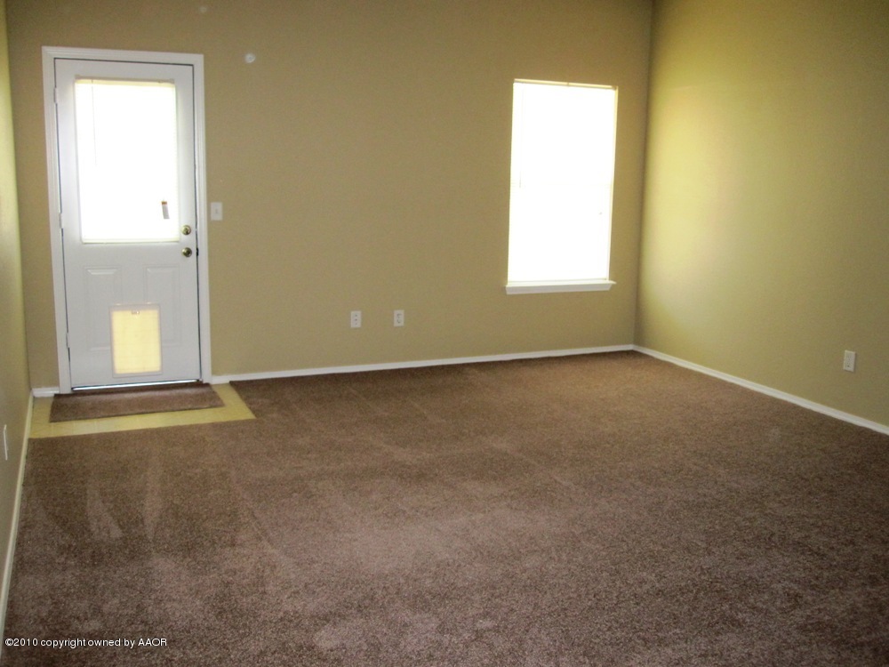 1117 Shasta Drive Amarillo, TX 79110 - Photo 3 of 31 Living Room