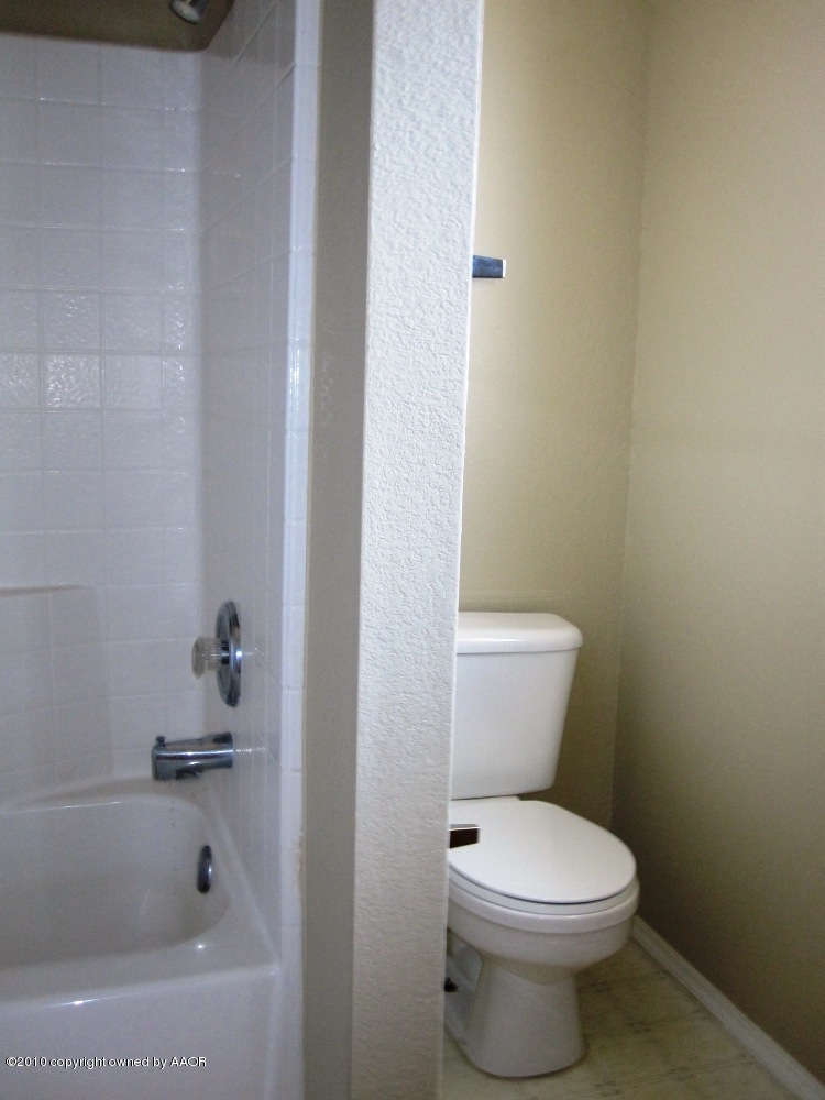 1117 Shasta Drive Amarillo, TX 79110 - Photo 28 of 31 Bathroom 2