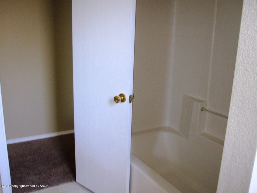 1117 Shasta Drive Amarillo, TX 79110 - Photo 29 of 31 Bathroom 2