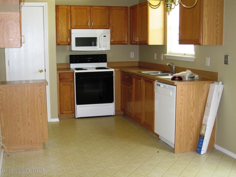 1117 Shasta Drive Amarillo, TX 79110 - Photo 4 of 31 Kitchen