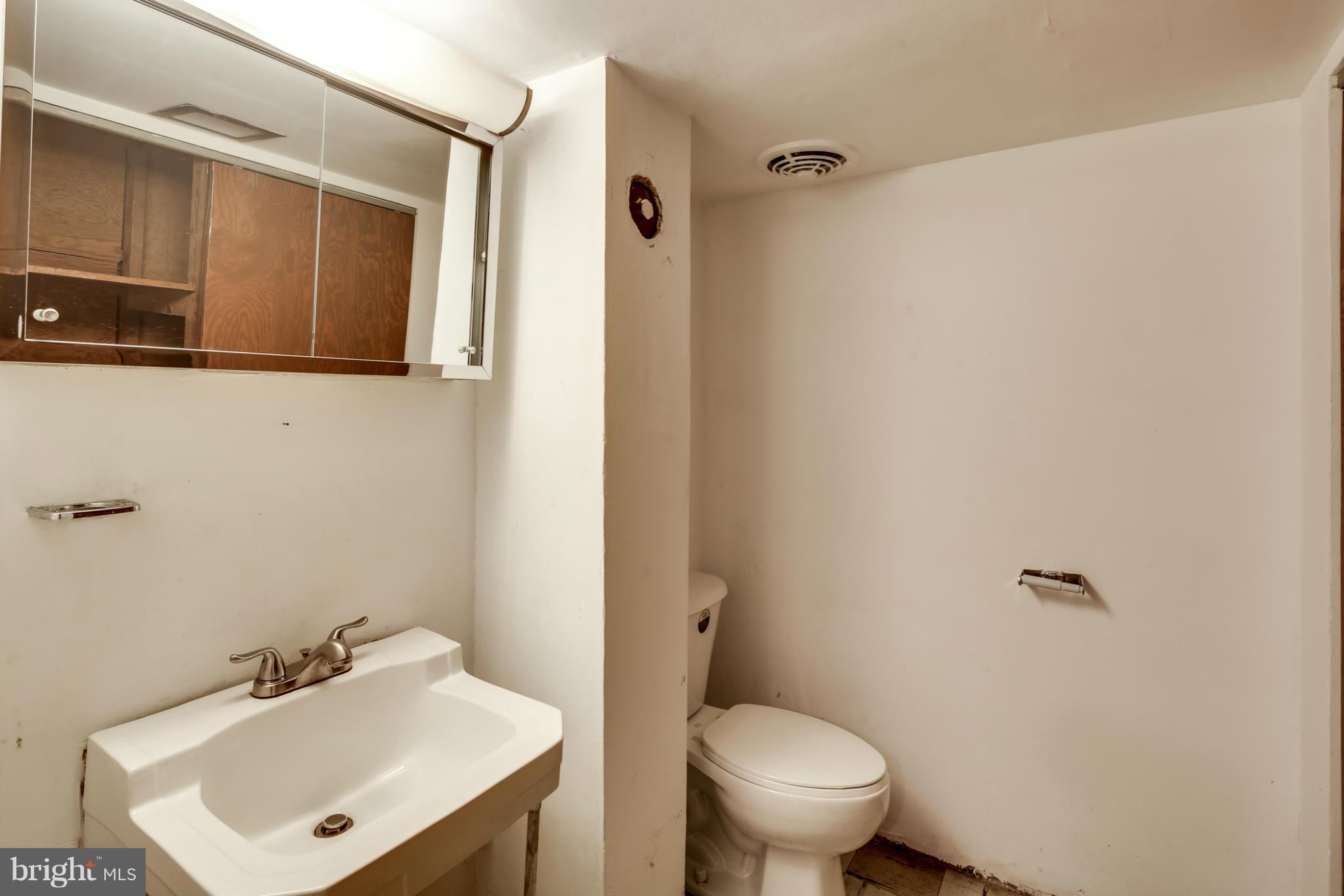 3606 Carey Street Silver Spring, MD 20902 - Photo 22 of 30 Bath
