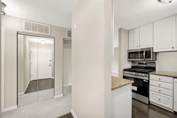 $1,995 | 7500 Cahill Road, Unit XXXC, Edina, MN 55439