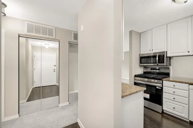 $1,995 | 7500 Cahill Road, Unit 308C, Edina, MN 55439