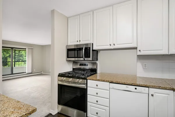 $1,995 | 7500 Cahill Road, Unit XXXC, Edina, MN 55439