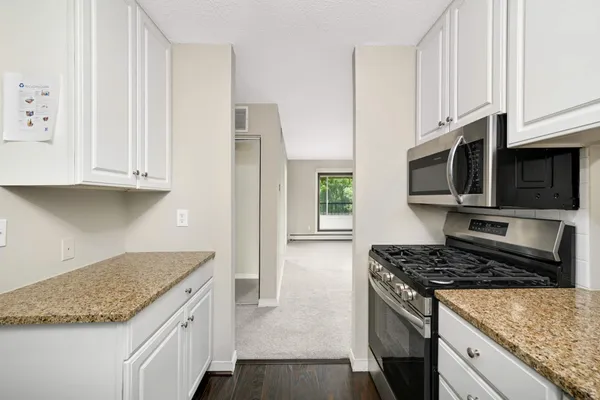 $1,995 | 7500 Cahill Road, Unit XXXC, Edina, MN 55439