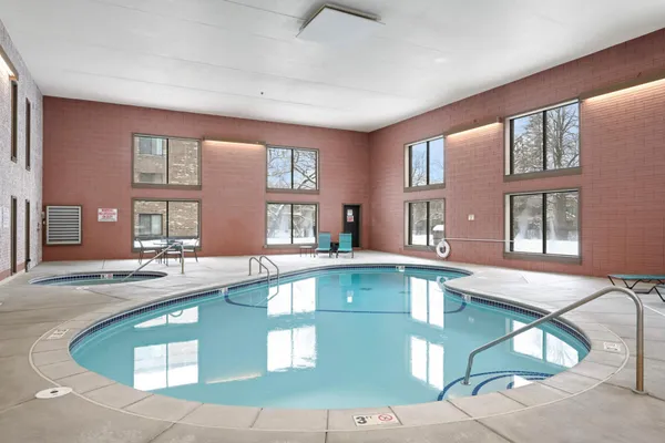 $1,995 | 7500 Cahill Road, Unit XXXC, Edina, MN 55439