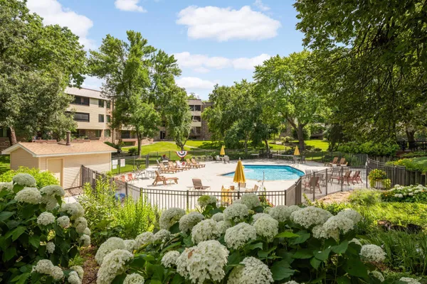 $1,995 | 7500 Cahill Road, Unit XXXC, Edina, MN 55439