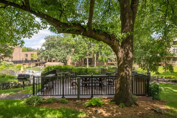 $1,995 | 7500 Cahill Road, Unit XXXC, Edina, MN 55439