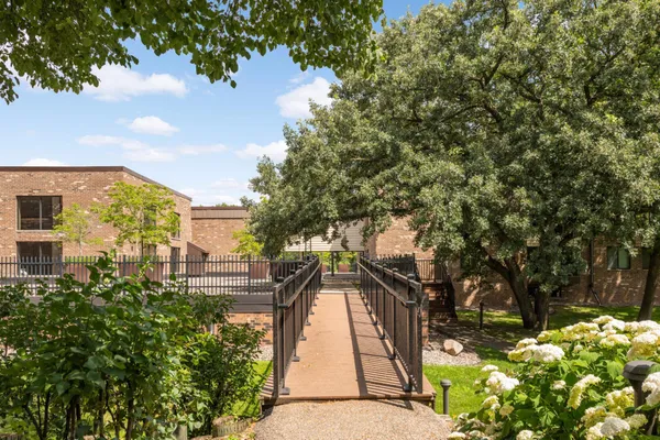 $1,995 | 7500 Cahill Road, Unit XXXC, Edina, MN 55439