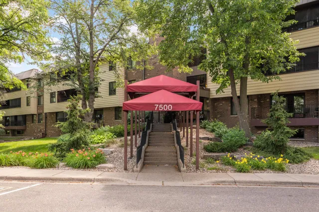 $1,995 | 7500 Cahill Road, Unit 308C, Edina, MN 55439
