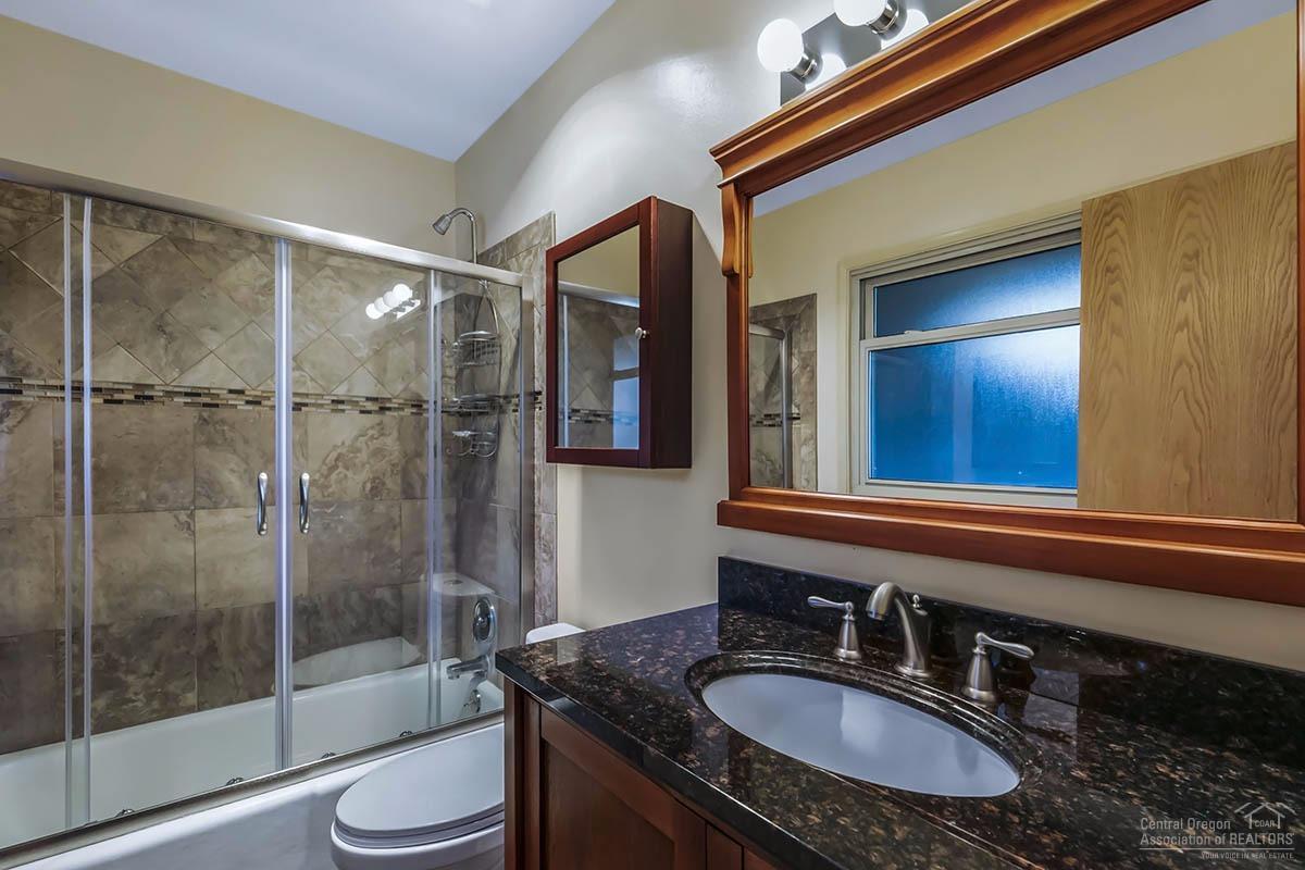 61062 Parrell Road Bend, OR 97702 - Photo 17 of 25 Master Bath.