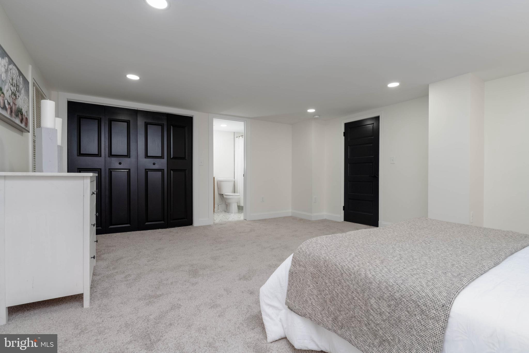 1117 Overbrook Road Baltimore, MD 21239 - Photo 16 of 37 a big room with closet and windows