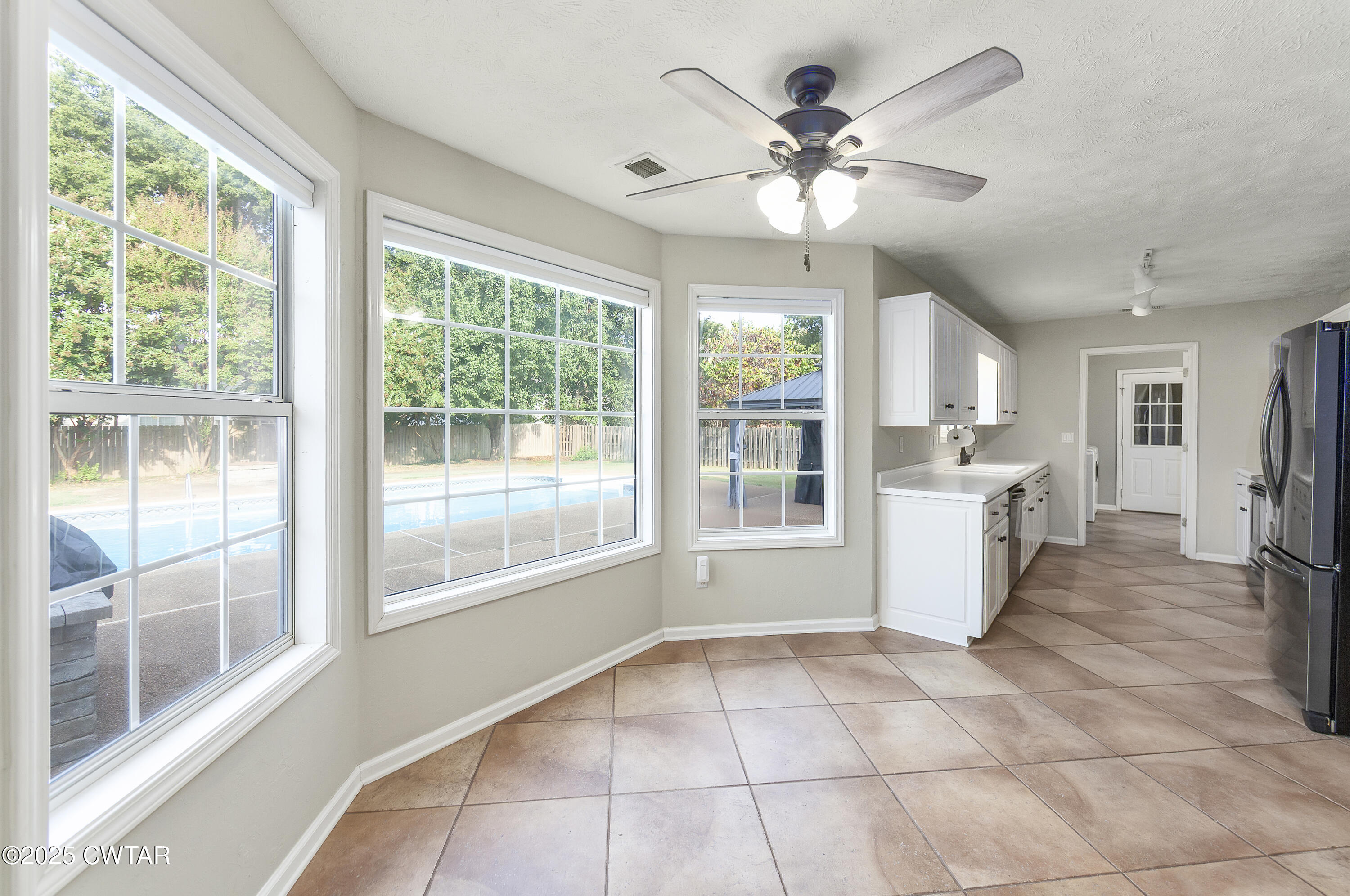 175 Willow Branch Drive Jackson, TN 38305 - Photo 12 of 39 a view of an empty room with a kitchen