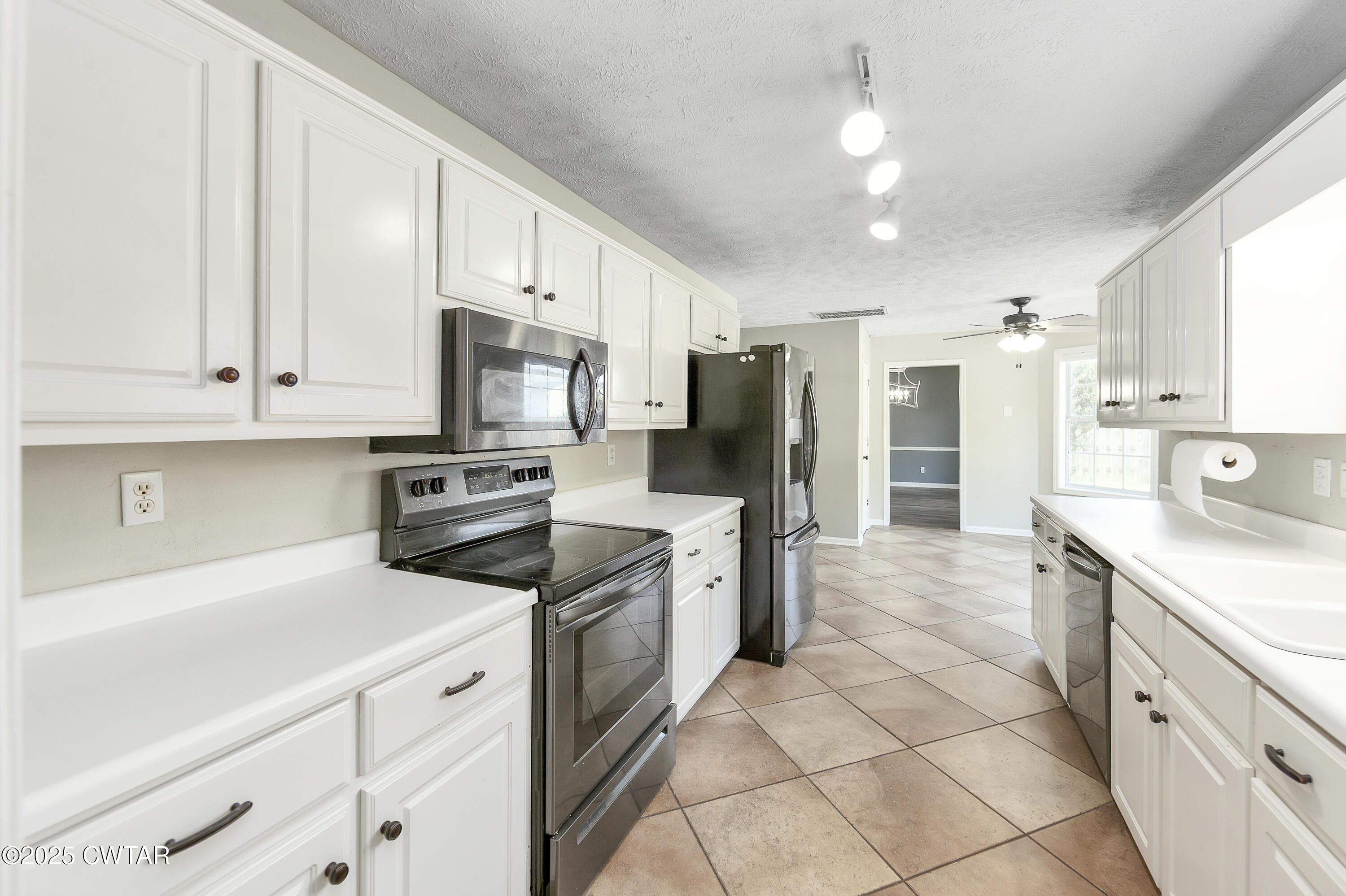 175 Willow Branch Drive Jackson, TN 38305 - Photo 13 of 39 a kitchen with a sink microwave and refrigerator