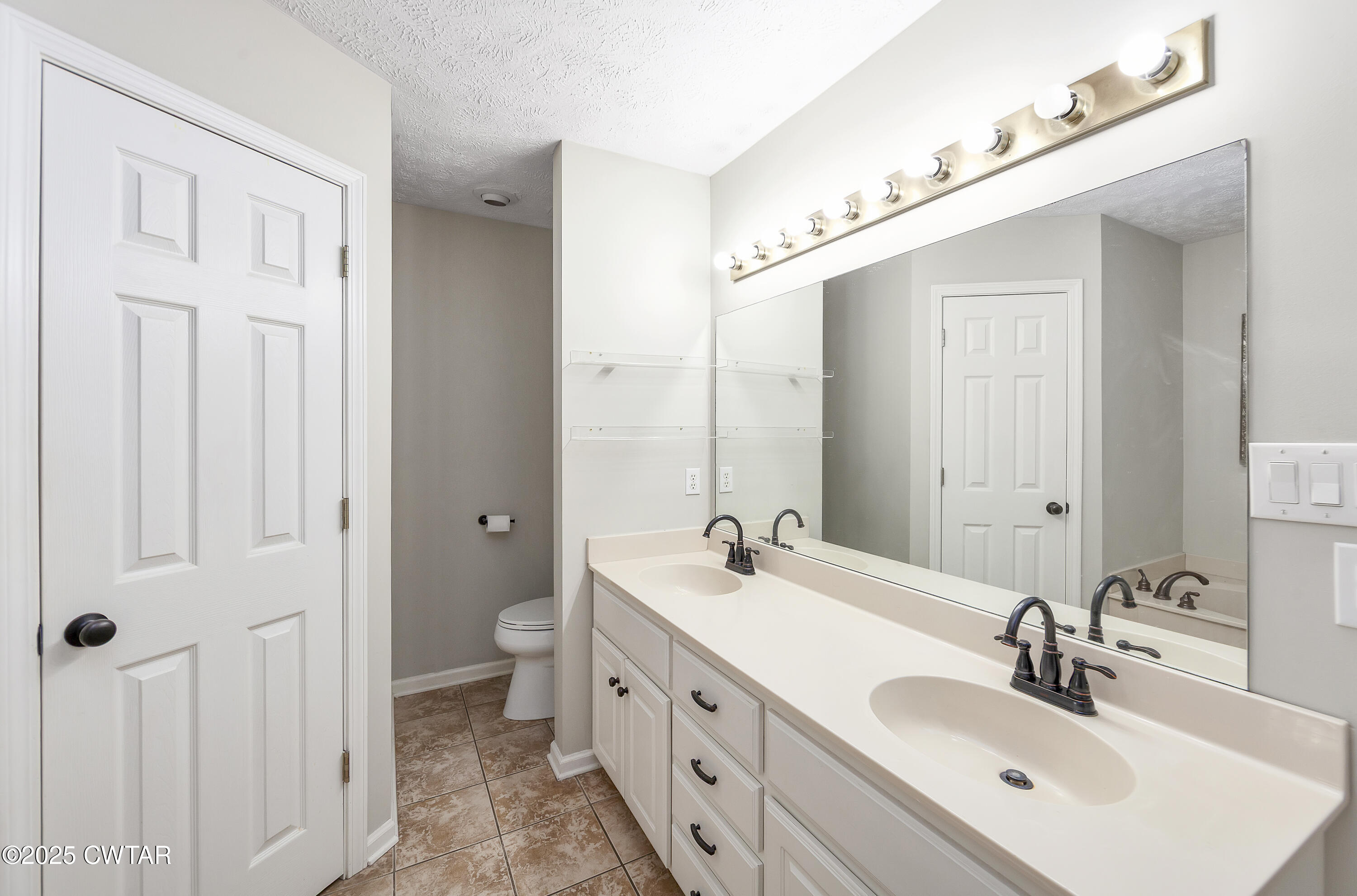 175 Willow Branch Drive Jackson, TN 38305 - Photo 21 of 39 a bathroom with a double vanity sink and mirror