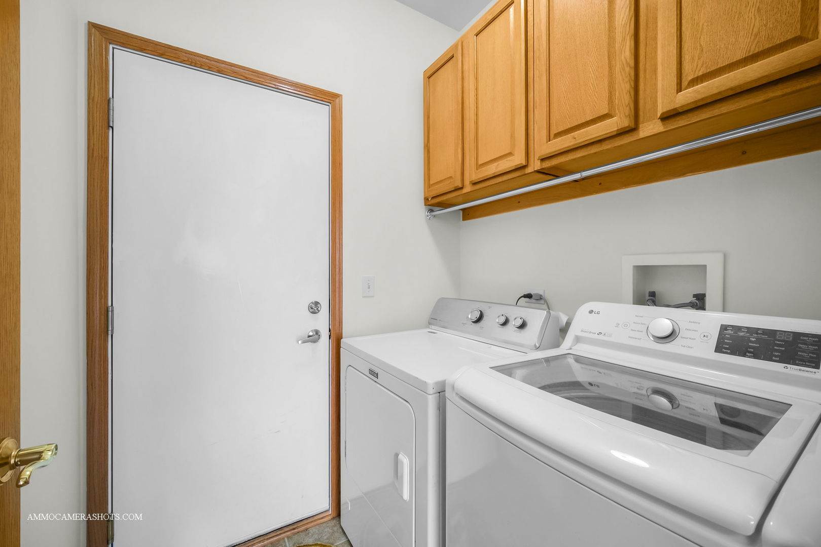 369 Vaughn Circle Aurora, IL 60502 - Photo 20 of 39 a utility room with dryer and washer