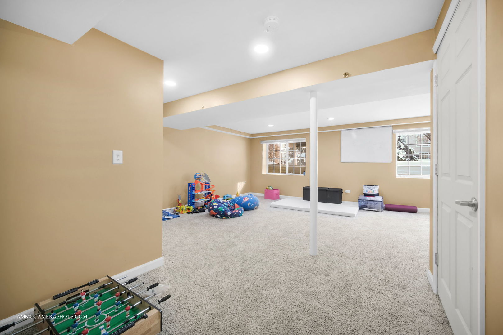 369 Vaughn Circle Aurora, IL 60502 - Photo 22 of 39 a view of a room with gaming equipment
