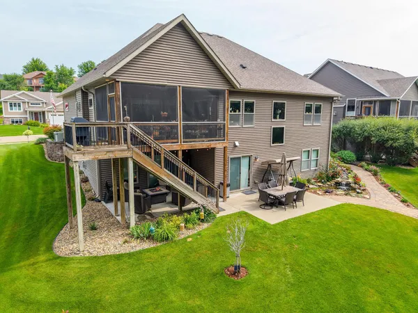 $849,995 | 2990 Stone Park Drive Northeast, Rochester, MN 55906