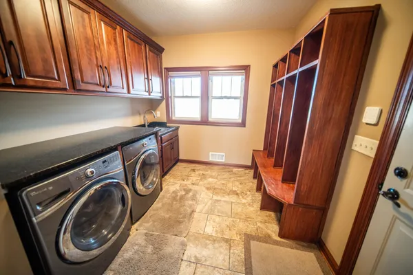 $849,995 | 2990 Stone Park Drive Northeast, Rochester, MN 55906