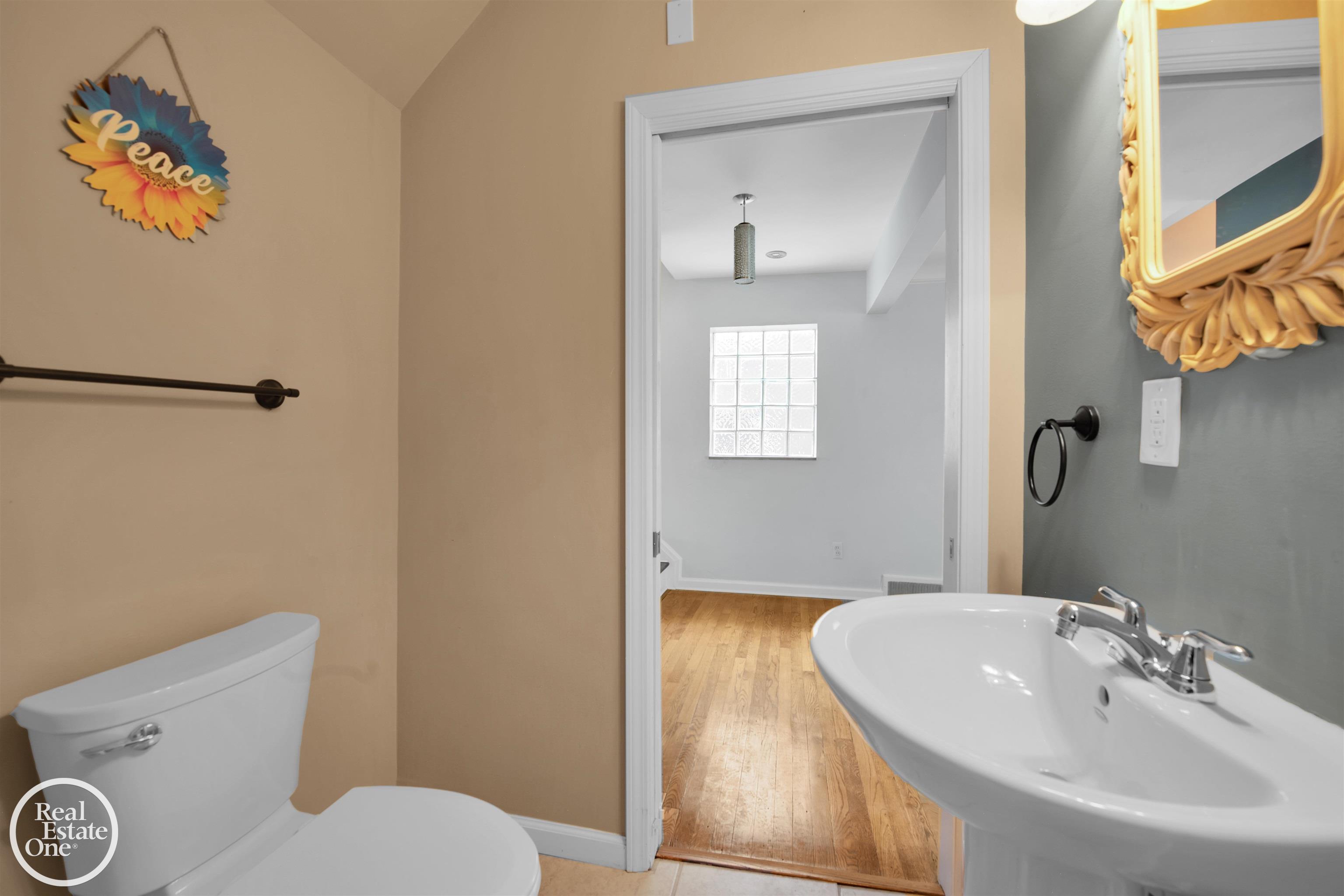 1258 Hampton Road Grosse Pointe Woods, MI 48236 - Photo 12 of 37