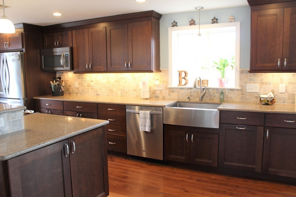 36 Deer Run Road Bellingham, MA 02019 - Photo 5 of 29 Gallery Image 5