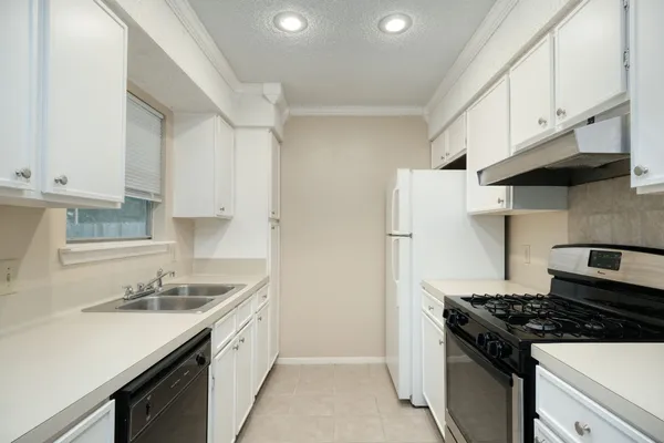 $1,995 | 10419 Firethorn Lane, Austin, TX 78750