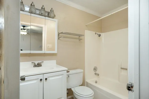 $1,995 | 10419 Firethorn Lane, Austin, TX 78750