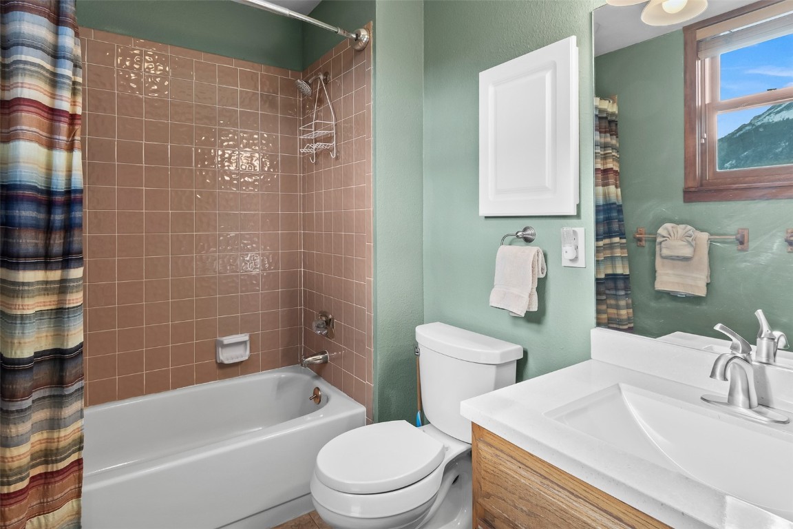 9430 Ryan Gulch Road, Unit 9453 Silverthorne, CO 80498 - Photo 24 of 28 a bathroom with a sink toilet and shower