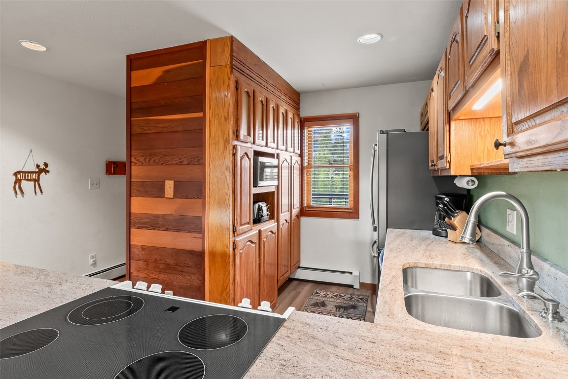 9430 Ryan Gulch Road, Unit 9453 Silverthorne, CO 80498 - Photo 10 of 28 a bathroom with a sink a toilet and shower
