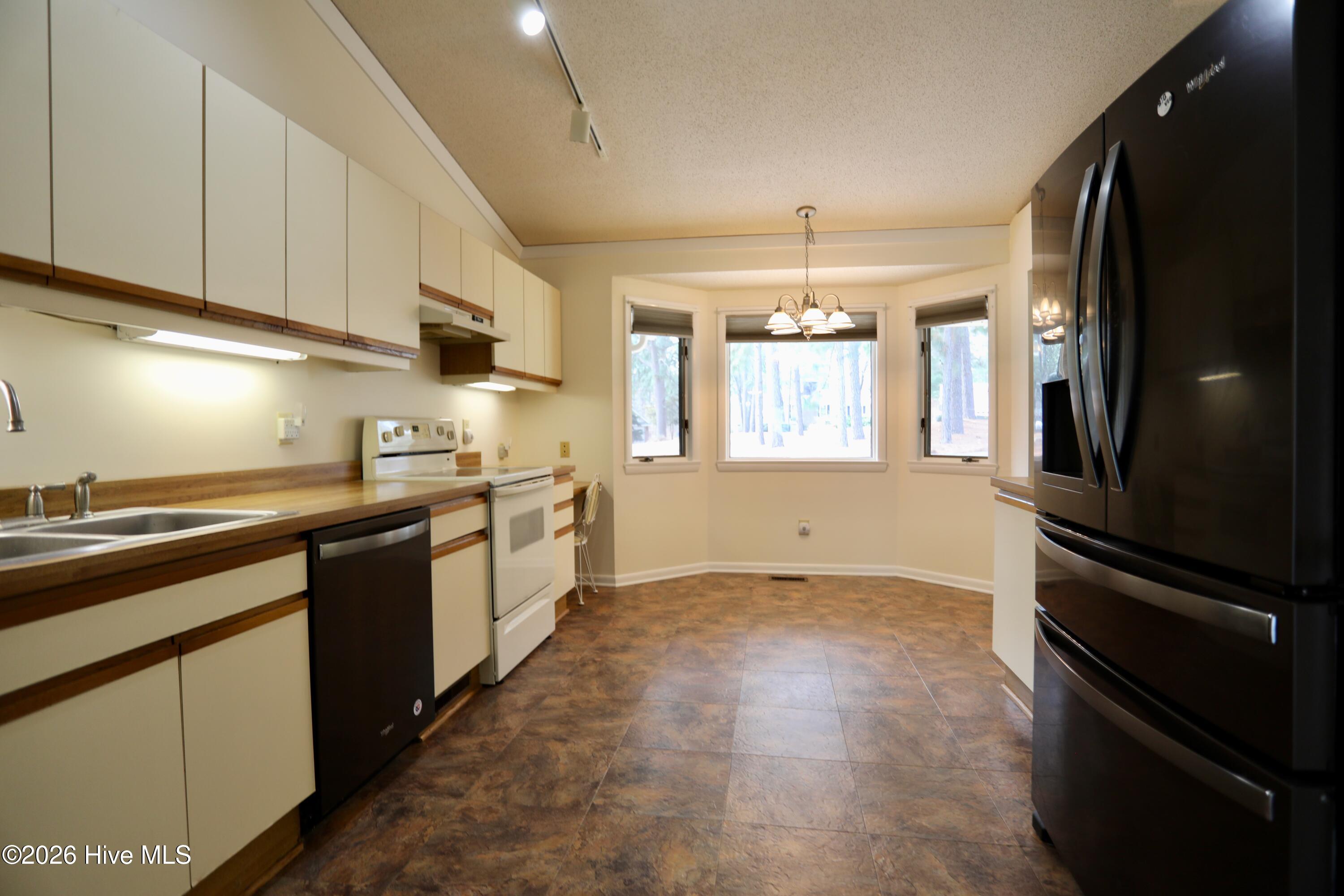 116 Shagbark Road West End, NC 27376 - Photo 48 of 79 French Door Refrigerator