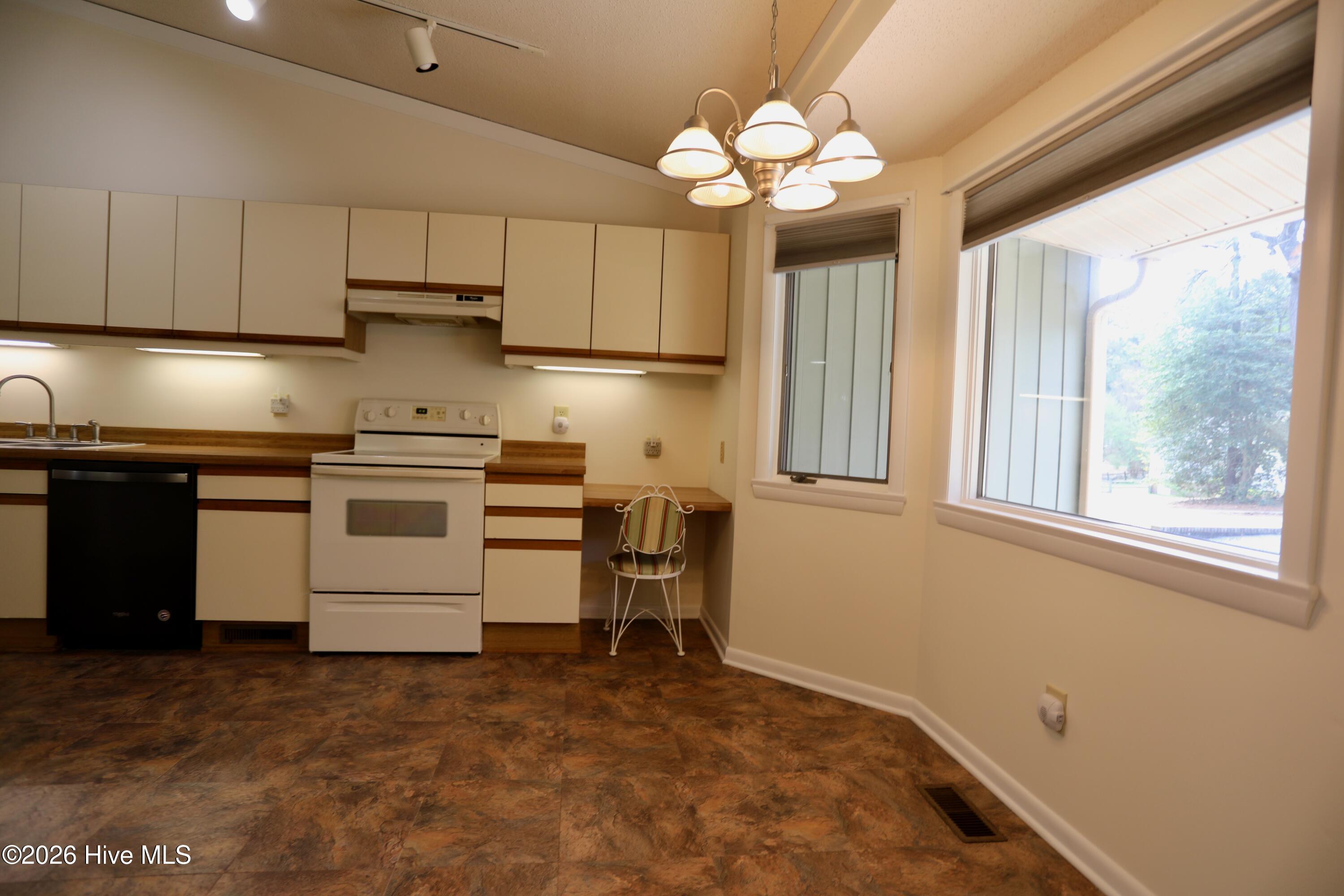 116 Shagbark Road West End, NC 27376 - Photo 51 of 79 Breakfast Rm Kitchen
