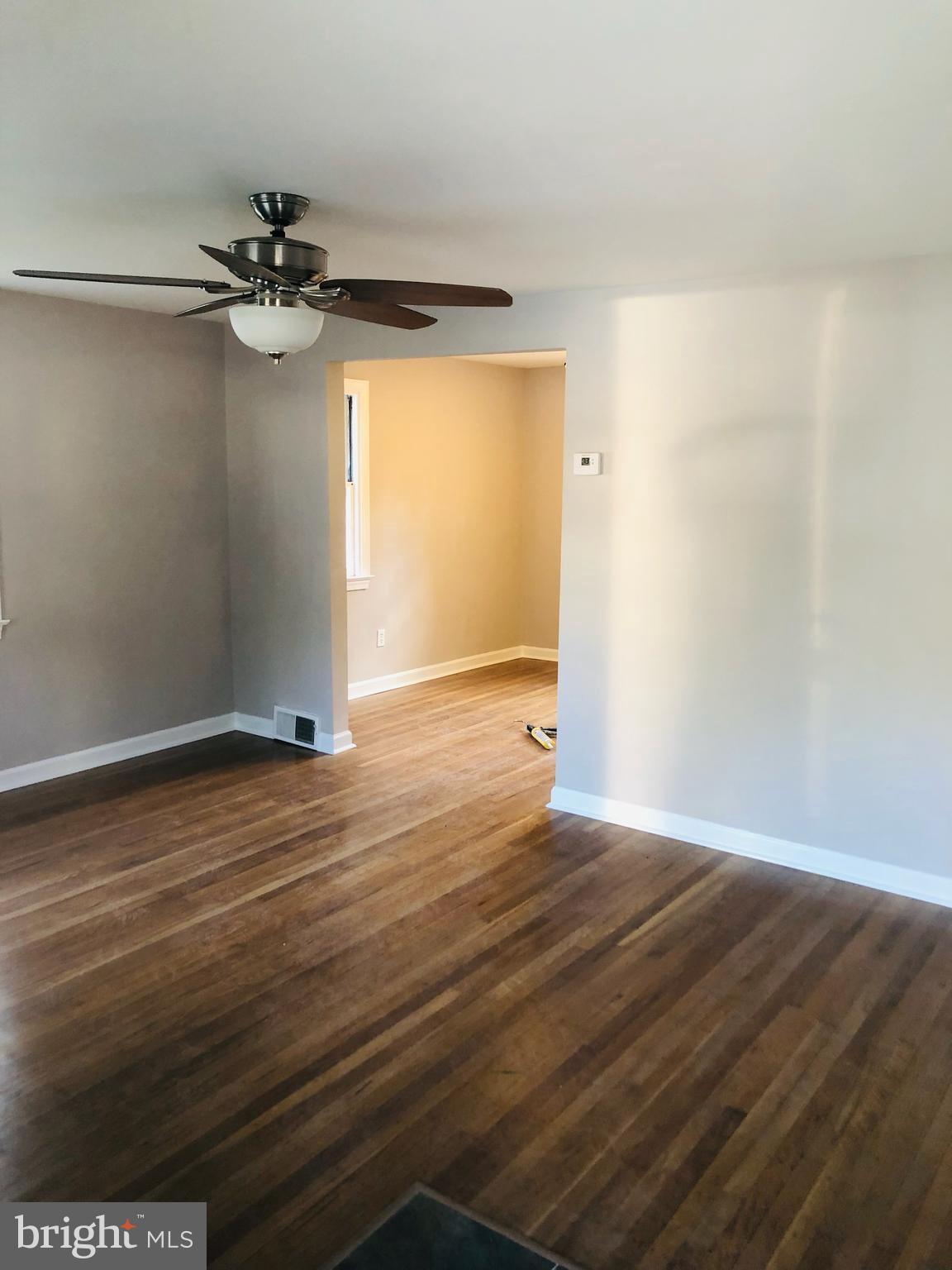 413 Holmes Road Morton, PA 19070 - Photo 3 of 13 Living Room