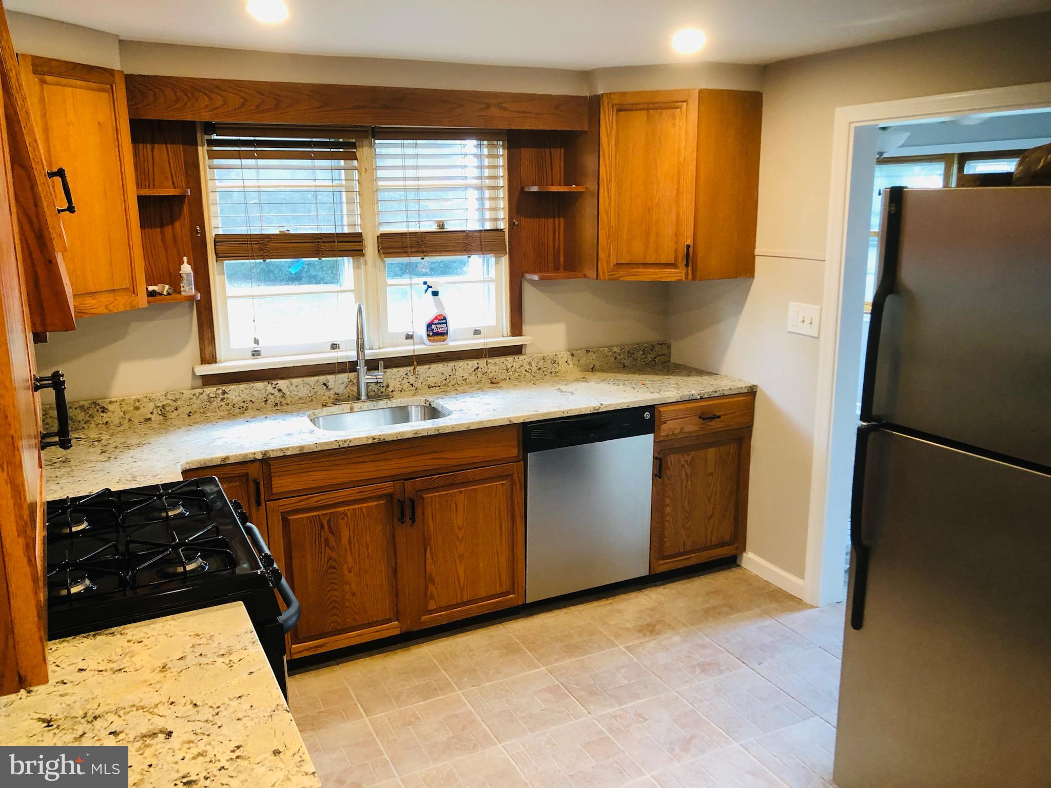 413 Holmes Road Morton, PA 19070 - Photo 7 of 13 Kitchen