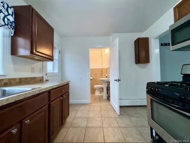 $1,900 | 96 South Main Street, Unit 1, Pearl River, NY 10965