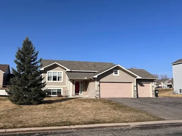 $379,900 | 339 Northeast 3rd Avenue, Lonsdale, MN 55046