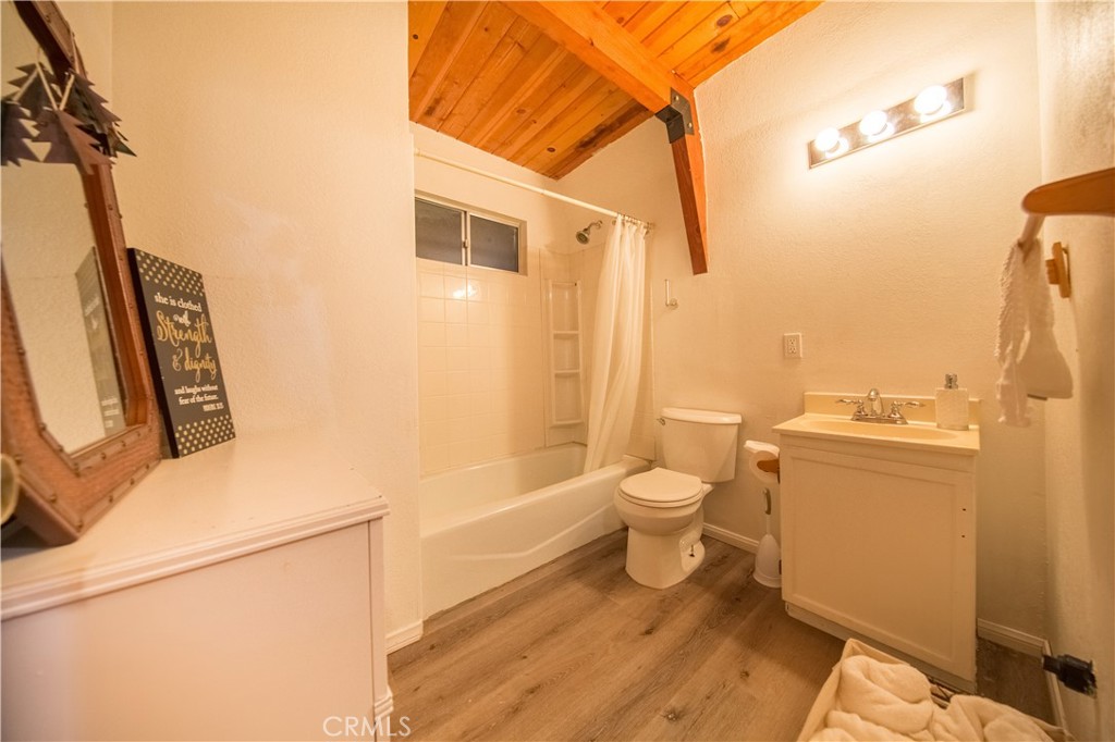 512 Shady Dell Crestline, CA 92325 - Photo 18 of 42 a bathroom with a sink toilet and shower