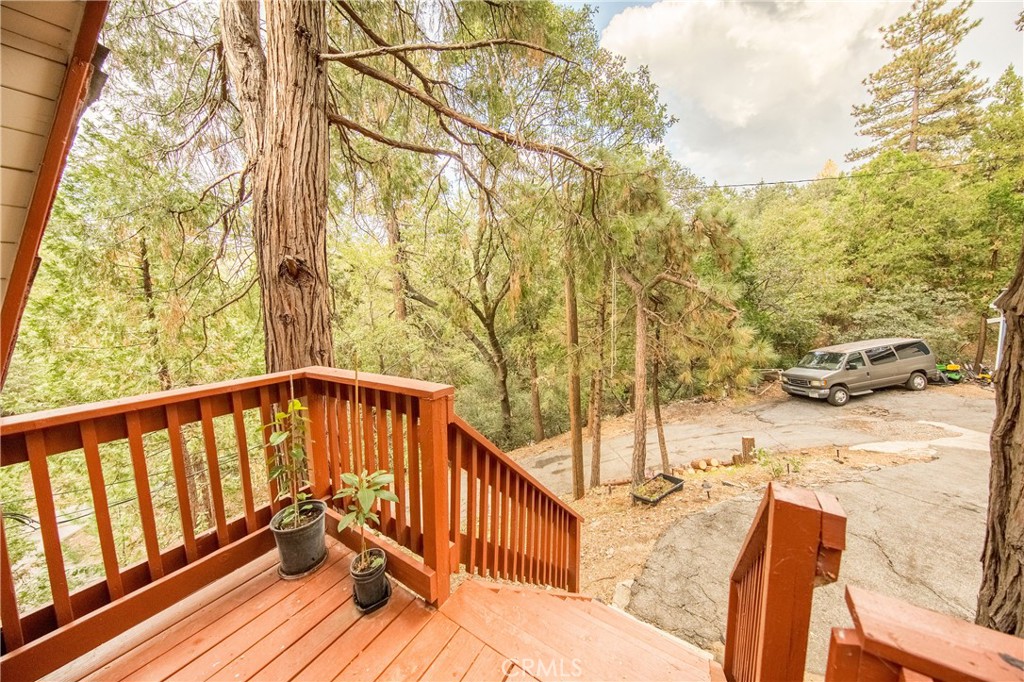 512 Shady Dell Crestline, CA 92325 - Photo 28 of 42 a view of a balcony with yard