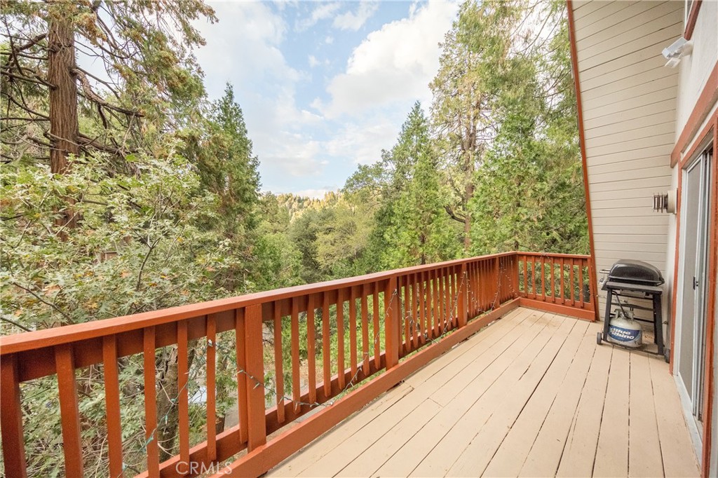 512 Shady Dell Crestline, CA 92325 - Photo 10 of 42 a balcony with wooden floor and fence